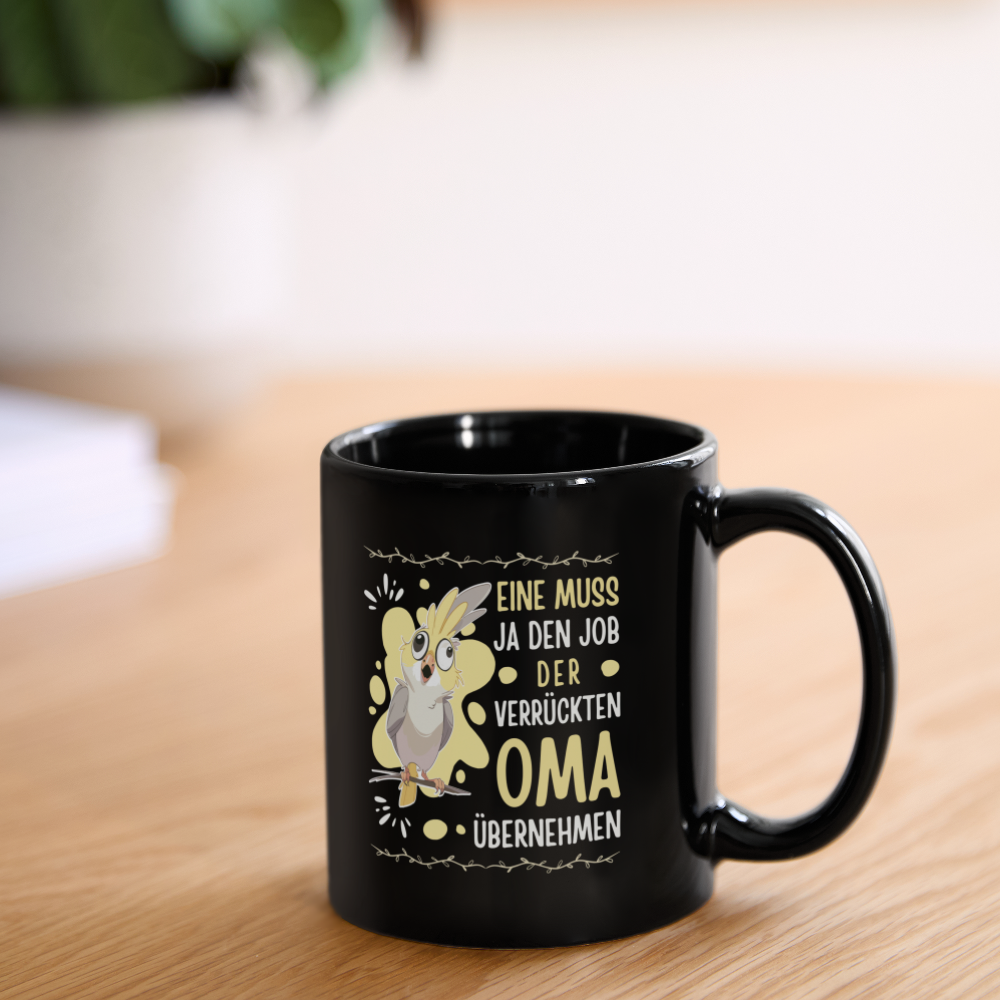 Tasse "Eine muss ja den Job der verrückten Oma übernehmen" - Schwarz