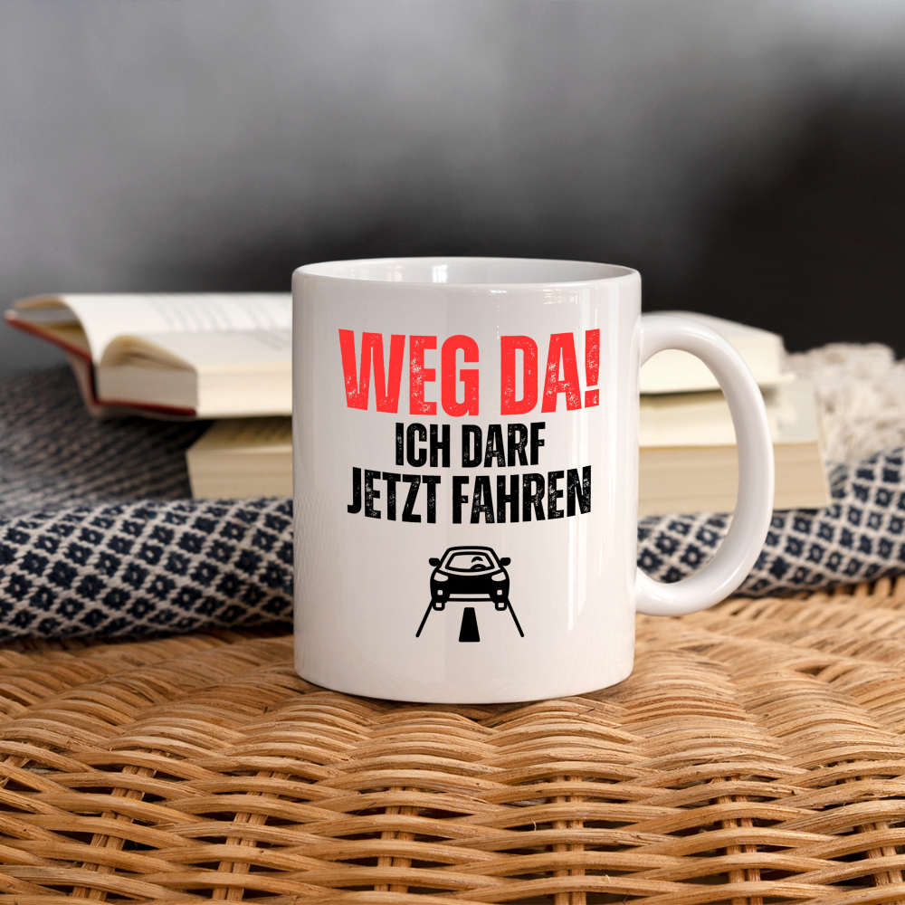 Tasse "Weg da! Ich darf jetzt fahren" - weiß