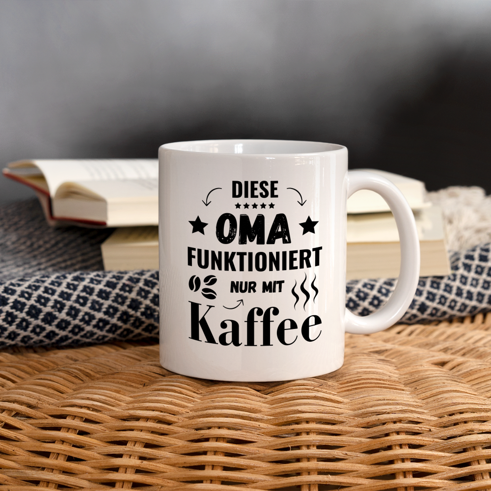 Tasse "Diese Oma funktioniert nur mit Kaffee" - Weiß