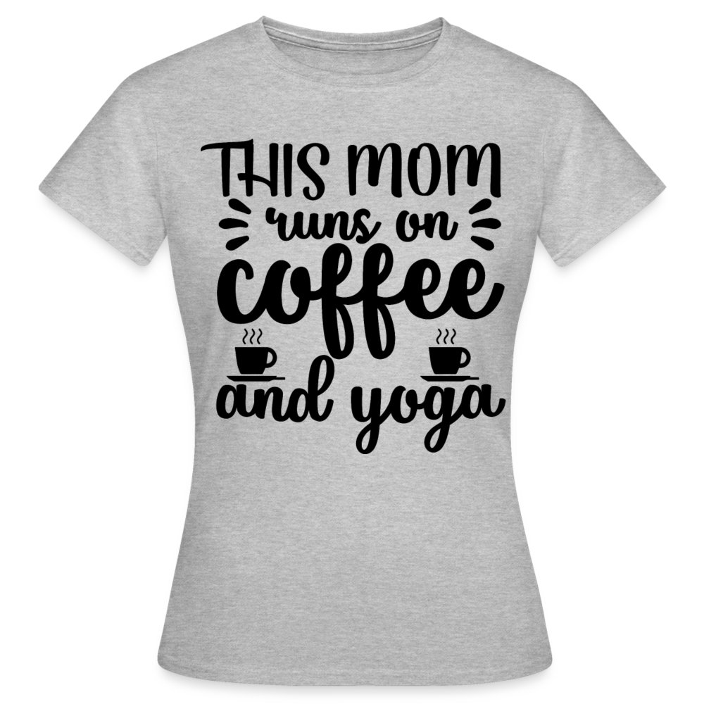 Frauen T-Shirt "This mom runs on coffee and yoga" - Grau meliert