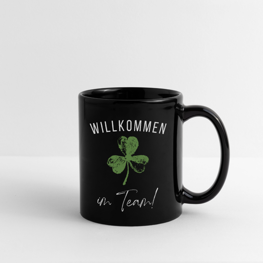 Schwarze Tasse "Willkommen im Team" (Kleeblatt) - Schwarz