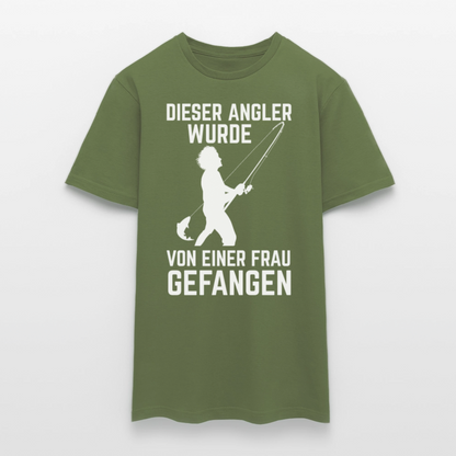 Männer T-Shirt "Dieser Angler wurde von einer Frau gefangen" - Militärgrün