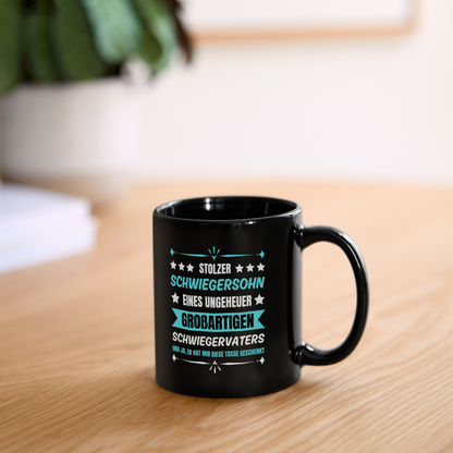 Tasse "Stolzer Schwiegersohn eines ungeheuer großartigen Schwiegervaters" - Schwarz