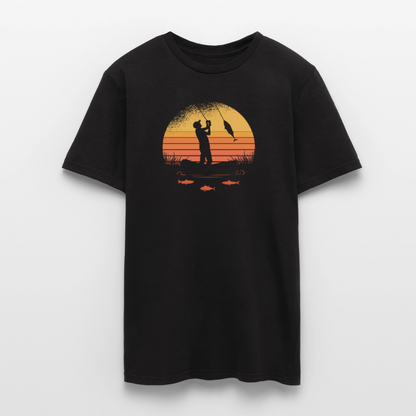Männer T-Shirt "Angler im Sonnenuntergang" - Schwarz