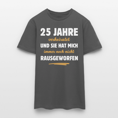 Männer T-Shirt "25 Jahre verheiratet und sie hat mich immer noch nicht rausgeworfen" - Anthrazit