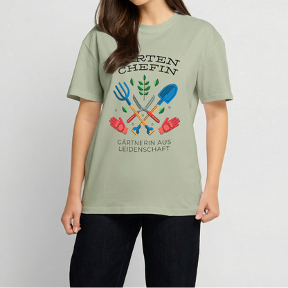 Oversize T-Shirt "Garten Chefin" - Leichtes Salbeigrün 
