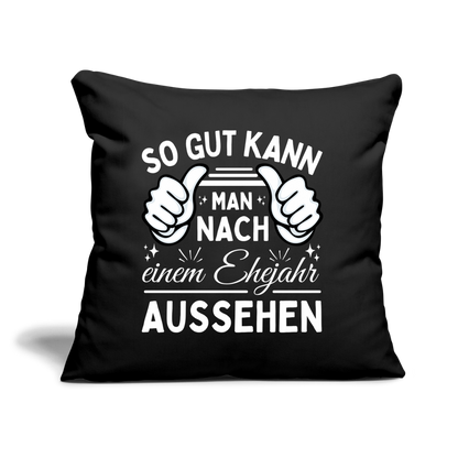 Sofakissen mit Füllung "So gut kann man nach einem Ehejahr aussehen" - Schwarz