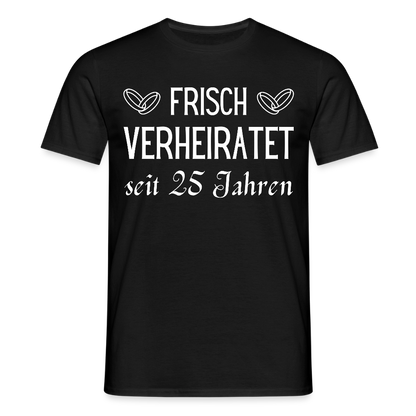 Männer T-Shirt "Frisch verheiratet seit 25 Jahren" - Schwarz