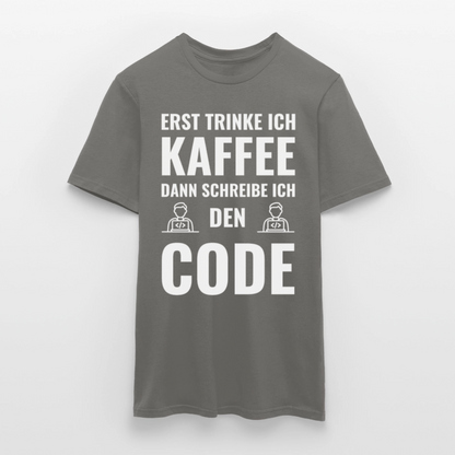 Männer T-Shirt "Erst trinke ich Kaffee, dann schreibe ich den Code" - Graphit
