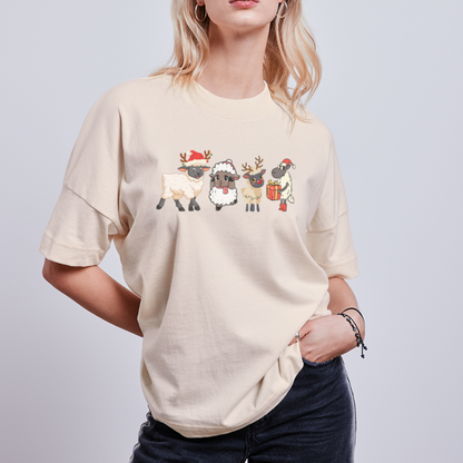 Unisex Oversize Bio-T-Shirt "Lustige Weihnachts-Schafe" - Naturweiß