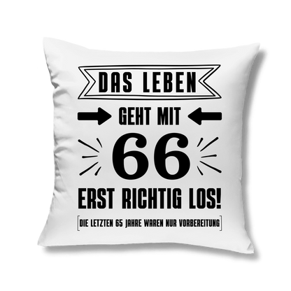Sofakissen "Das Leben geht mit 66 erst richtig los"