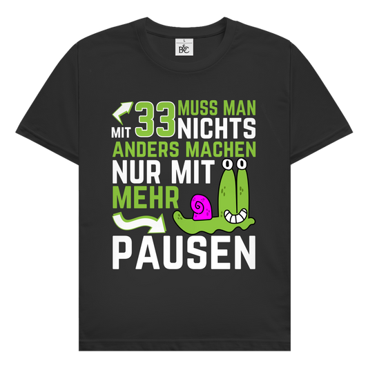 Herren T-Shirt "Mit 33 muss man nichts anders machen, nur mit mehr Pausen"