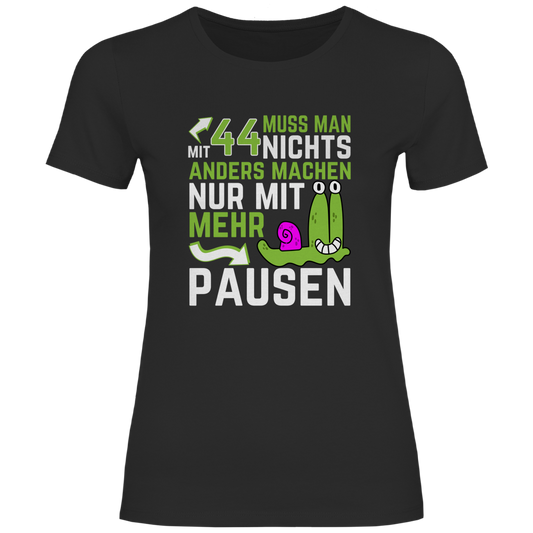 Damen T-Shirt "Mit 44 muss man nichts anders machen, nur mit mehr Pausen"