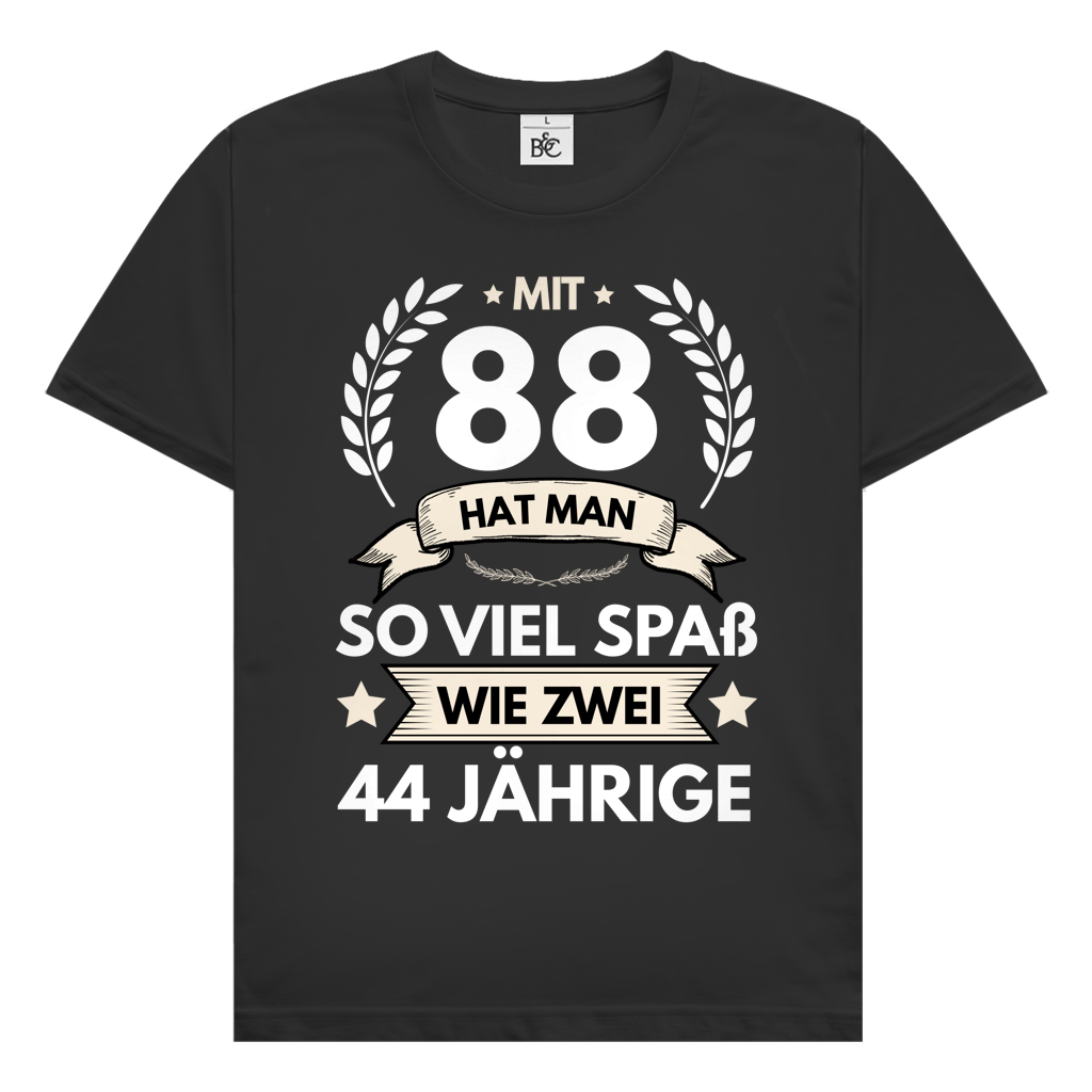 Herren T-Shirt "Mit-88 hat man so viel Spaß wie zwei 44 jährige"