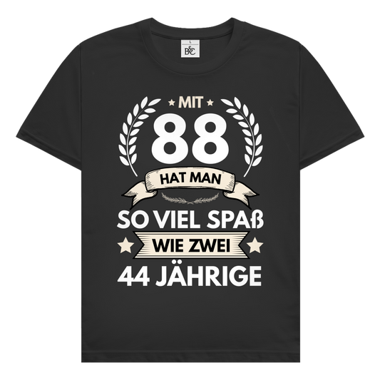 Herren T-Shirt "Mit-88 hat man so viel Spaß wie zwei 44 jährige"