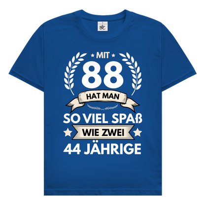 Herren T-Shirt "Mit-88 hat man so viel Spaß wie zwei 44 jährige"
