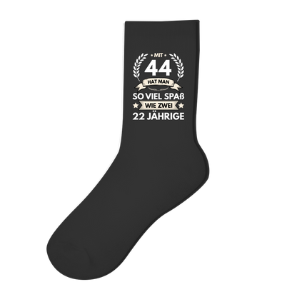 Socken "Mit 44 hat man so viel Spaß wie zwei 22 Jährige" 