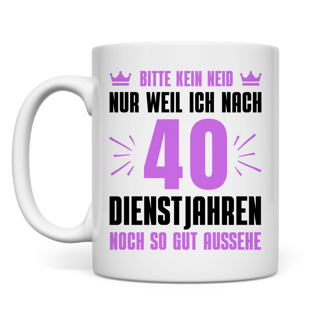 Tasse "Nach 40 Dienstjahren noch so gut aussehe" (Lila Motiv)