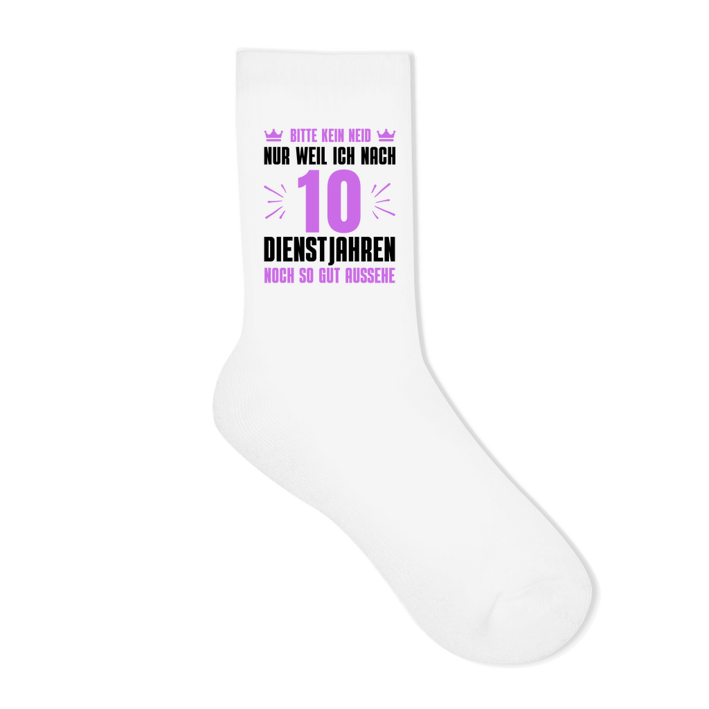 Socken "Nach 10 Dienstjahren noch so gut aussehe" (Lila Motiv)