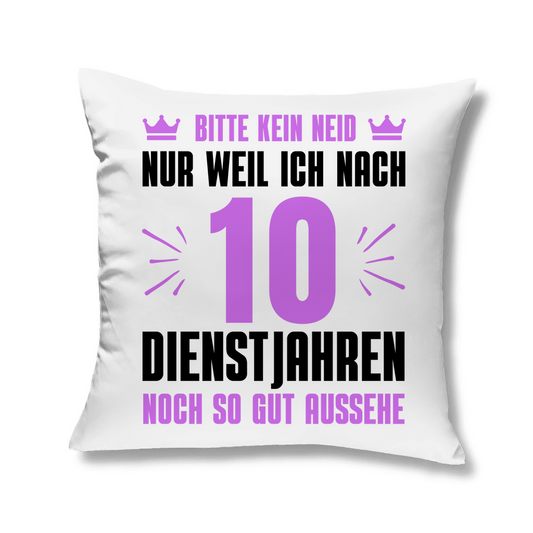 Sofakissen "Nach 10 Dienstjahren noch so gut aussehe" (Lila Motiv)