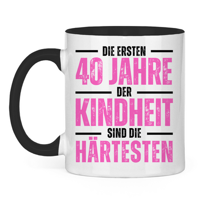 Tasse "Die ersten 40 Jahre der Kindheit sind die härtesten" (Pink) weiß/schwarz