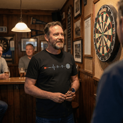 Dart Shirt Herren "Dartscheibe Herzschlag" - Geschenk für Dartspieler