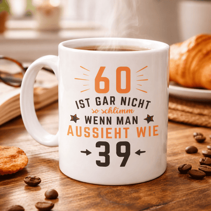Tasse "60 ist gar nicht so schlimm" (Orangenes Motiv) Lifestylebild