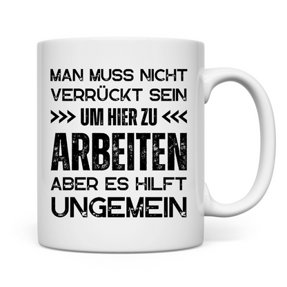Tasse "Man muss nicht verrückt sein um hier zu arbeiten" Rückseite