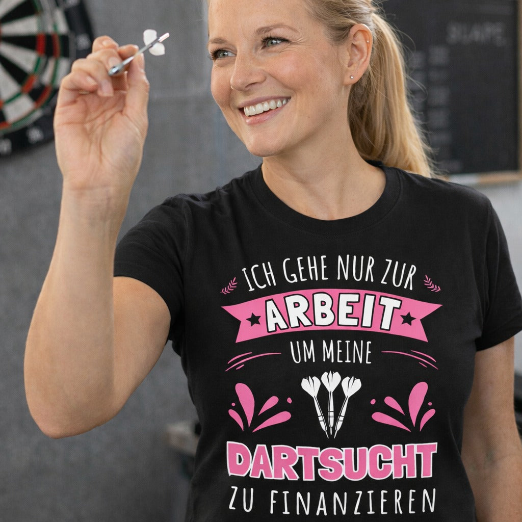 Frauen Dart T-Shirt "Ich gehe nur zur Arbeit um meine Dartsucht zu finanzieren"