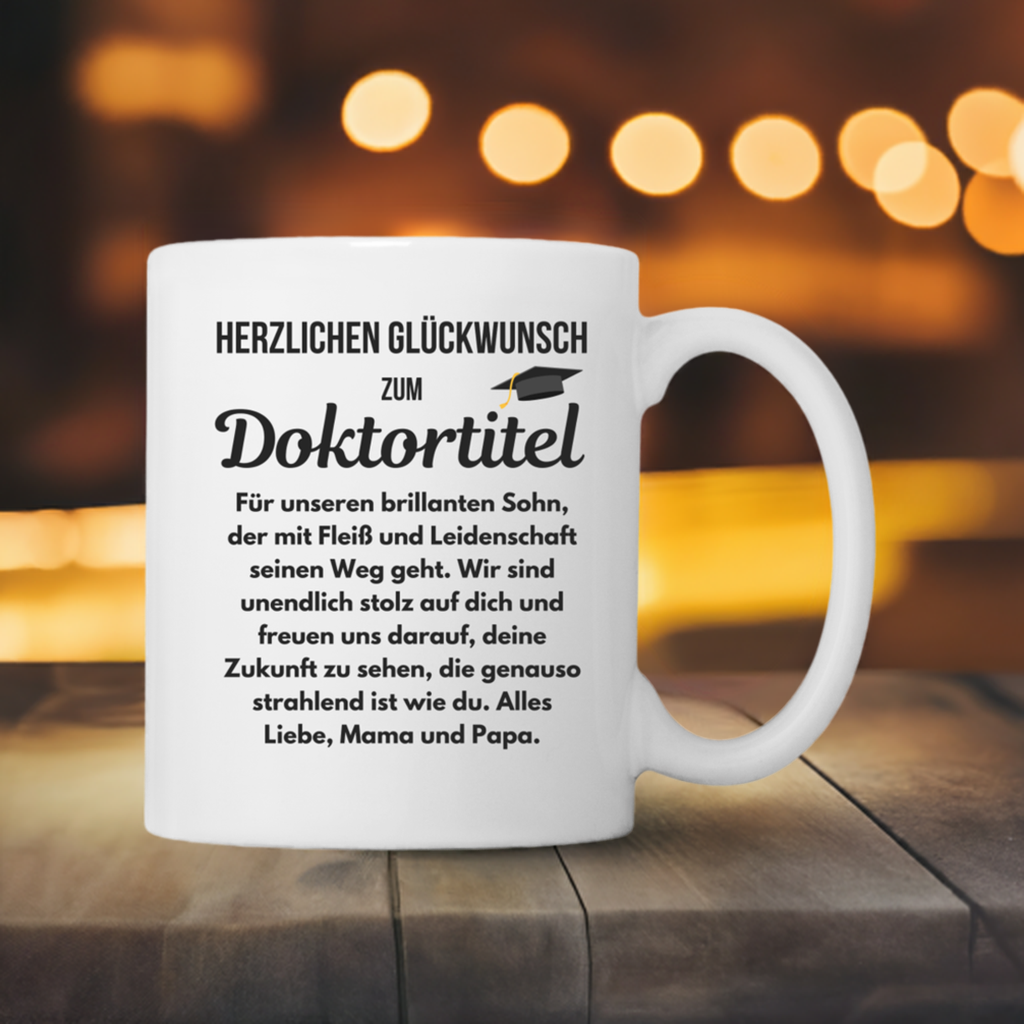 Tasse "Herzlichen Glückwunsch zum Doktortitel" (für den Sohn von den Eltern)