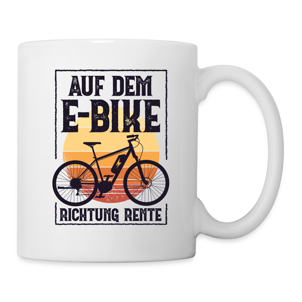 Tasse "Auf dem E-Bike Richtung Rente" - weiß