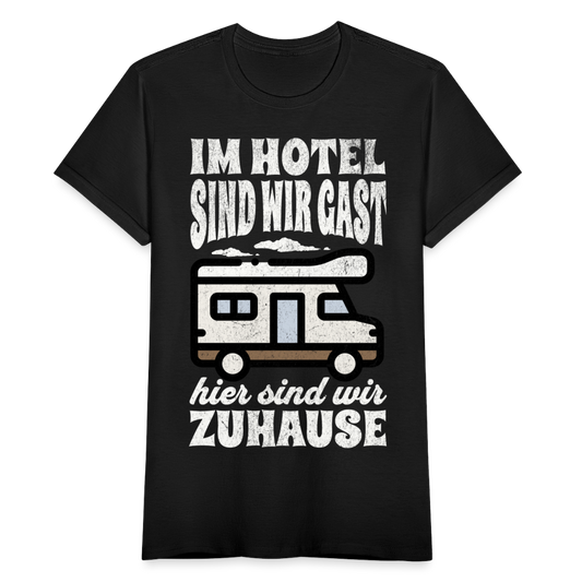 Frauen T-Shirt "Im Hotel sind wir Gast, hier sind wir Zuhause" - Schwarz