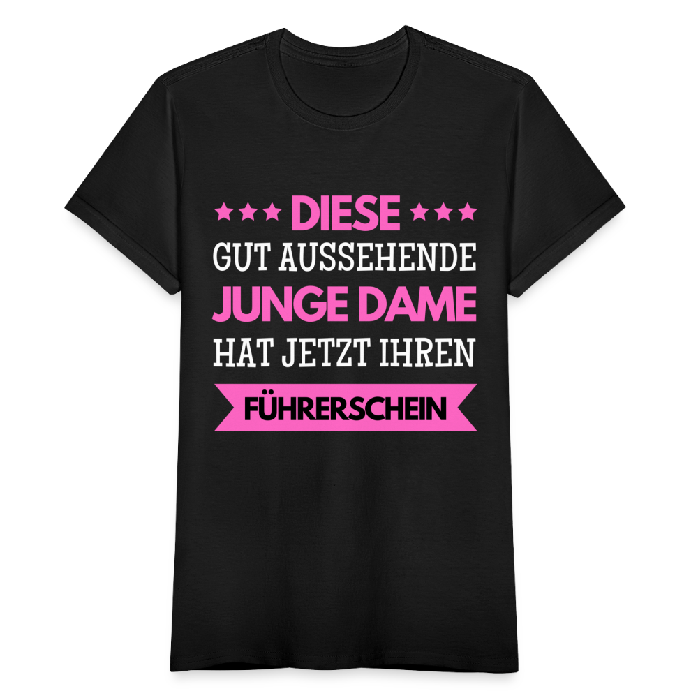 Frauen T-Shirt "Diese gut aussehende junge Dame hat jetzt ihren Führerschein" - Schwarz