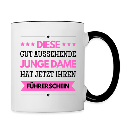 Tasse "Diese gut aussehende junge Dame hat jetzt ihren Führerschein" - Weiß/Schwarz