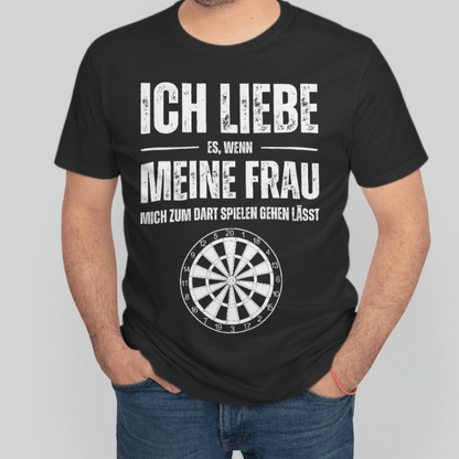Männer T-Shirt "Ich liebe es, wenn meine Frau mich zum Dart spielen gehen lässt"