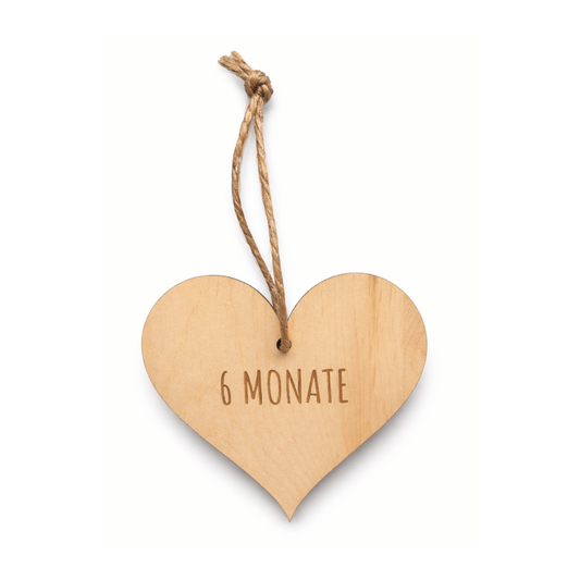 Zirbenholz-Herz mit "6 Monate" Gravur